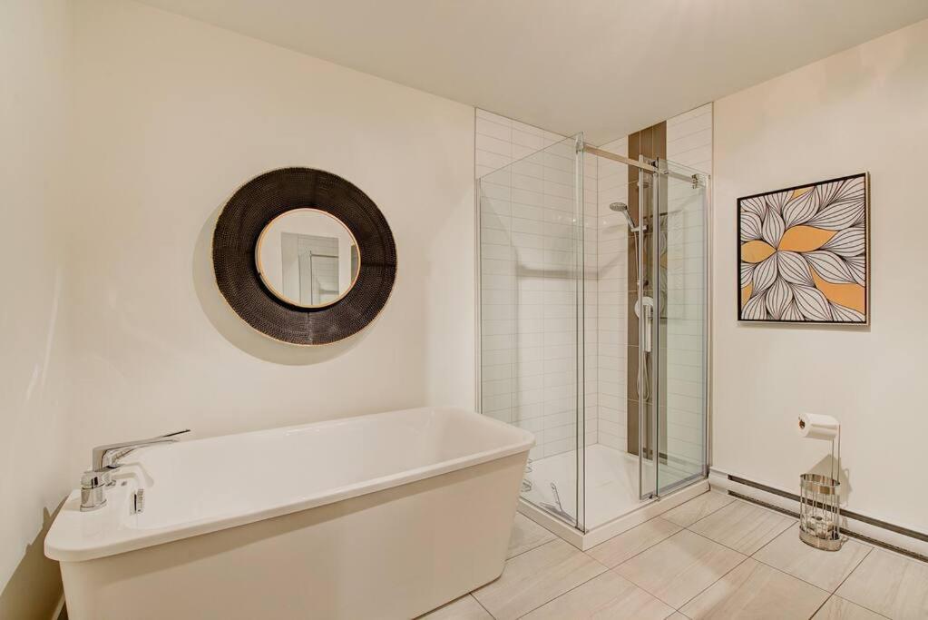 Nouveau - Chalet Moderne - Spa, Piscine & Sauna! Pont-Rouge Esterno foto